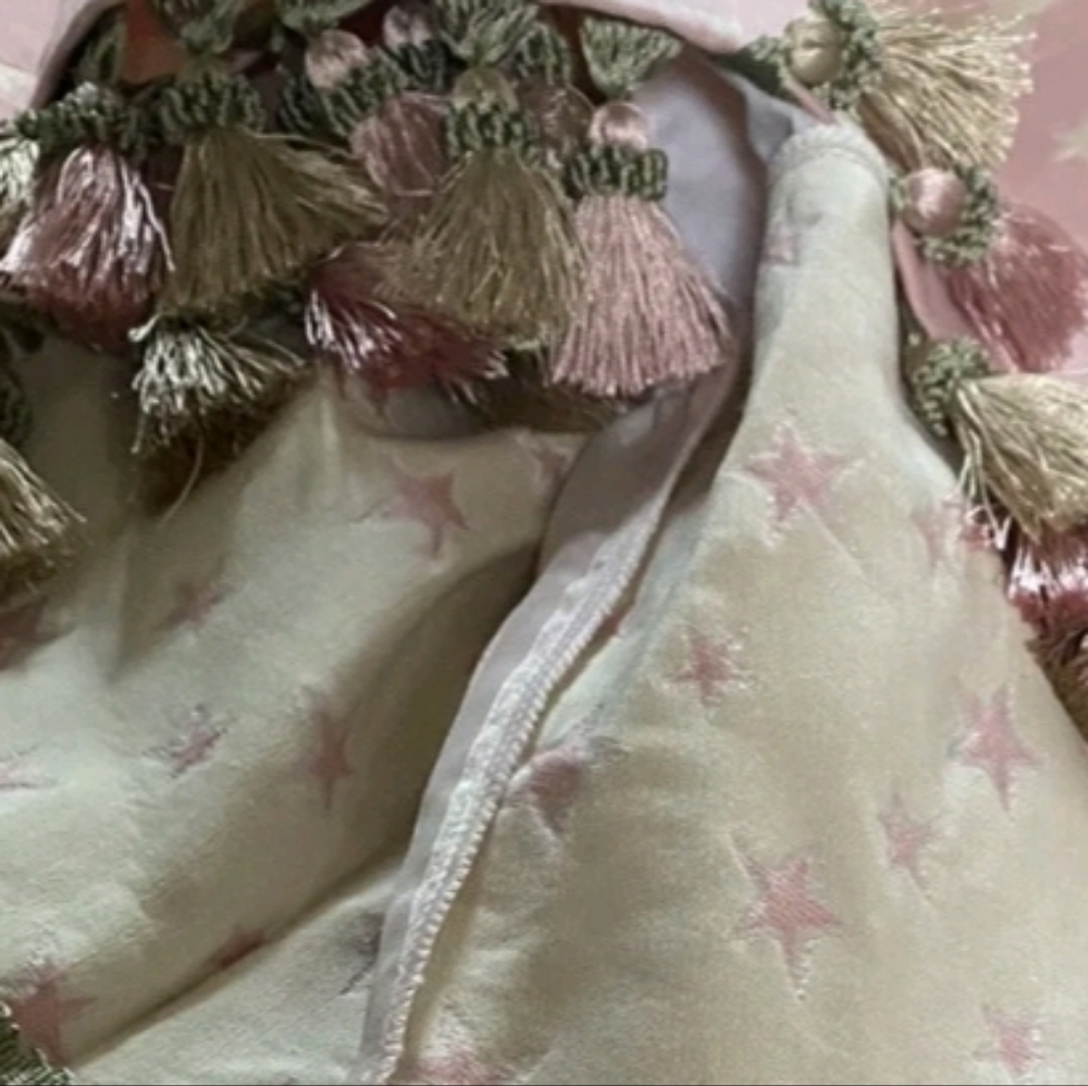 Glenna Jean Isabella Bedskirt